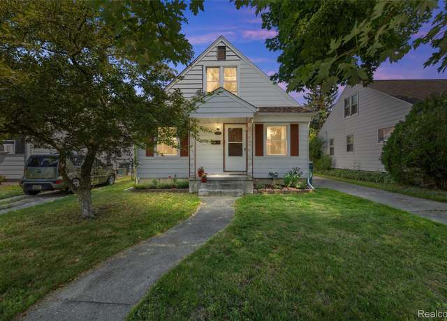 Property at 8600 Saratoga St, Oak Park, MI 48237, 3 beds, 1.5 baths