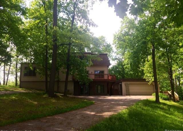 Property at 3515 Lahring Rd, Linden, MI 48451, 4 beds, 3 baths