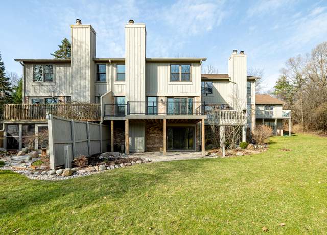 Property at 2222 Applewood Ct, Ann Arbor, MI 48103, 4 beds, 2.5 baths