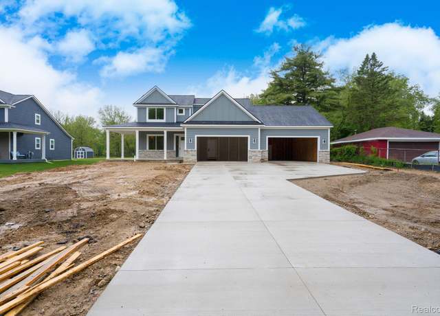 Property at 1439 Merry Rd, Waterford, MI 48328, 3 beds, 2.5 baths
