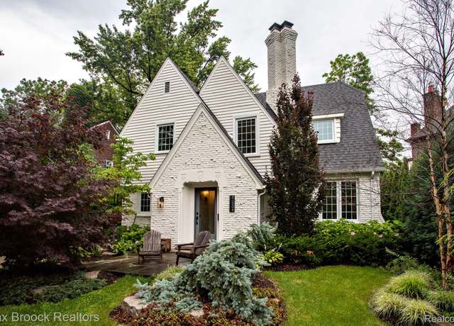 Property at 26008 Pembroke Rd, Huntington Woods, MI 48070, 3 beds, 2.5 baths