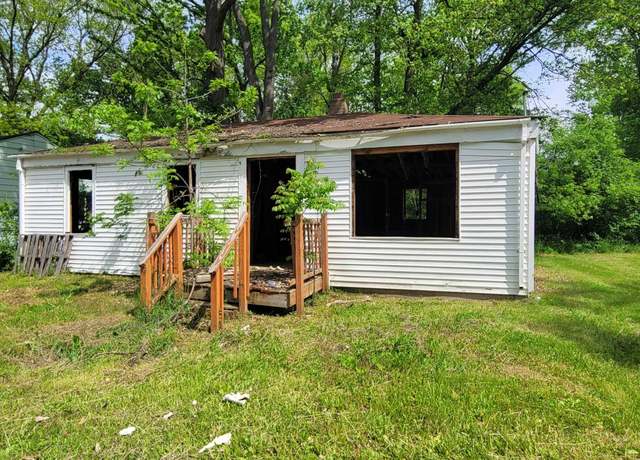 Property at 402 W Gracelawn Ave, Flint, MI 48505, 2 beds, 1 bath