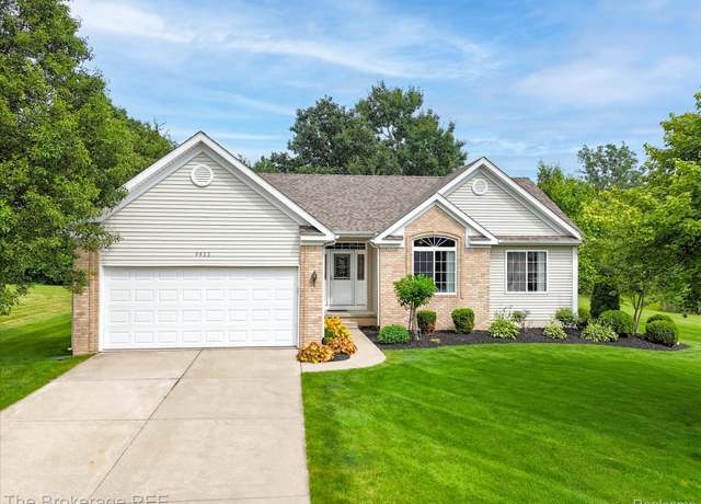 Property at 4435 Great Oaks Dr, Grand Blanc, MI 48439, 3 beds, 2 baths