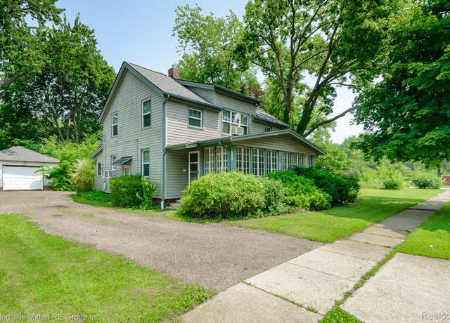 Property at 133 Angola St, Belleville, MI 48111, 4 beds, 1.5 baths
