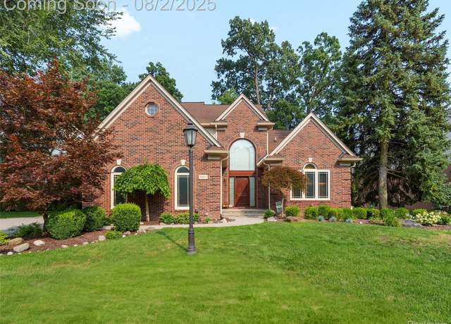 Property at 3460 Warwick Dr, Rochester Hills, MI 48309, 3 beds, 2.5 baths