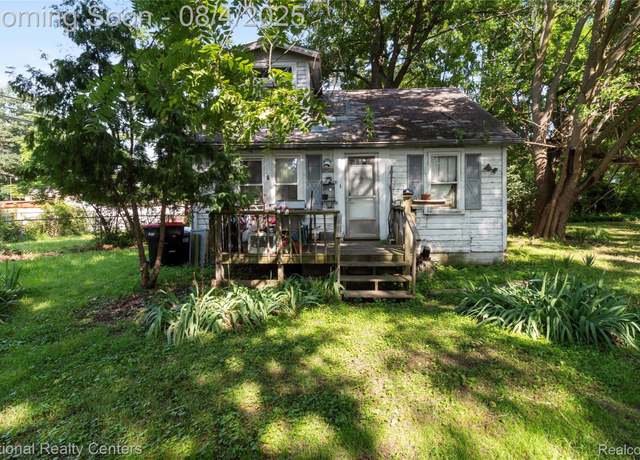 Property at 21112 Kinloch St, Southfield, MI 48033, 3 beds, 1 bath