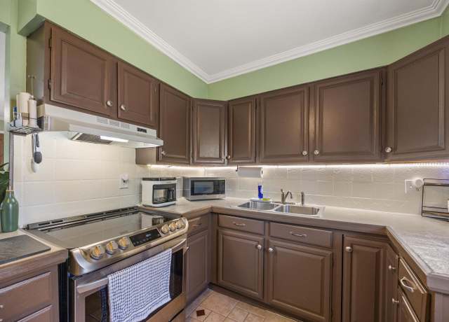 Property at 2934 Walsh Dr, Rochester Hills, MI 48309, 3 beds, 1 bath