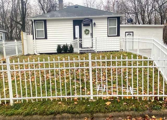 Property at 934 Edgecumbe Ave, Benton Harbor, MI 49022, 2 beds, 1 bath