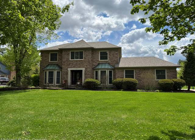Property at 41315 Carriage Hill Dr, Novi, MI 48375, 4 beds, 3.5 baths