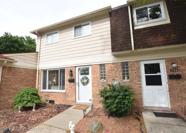 Property at 1350 Laurel Valley Dr, Waterford, MI 48327, 2 beds, 1.5 baths