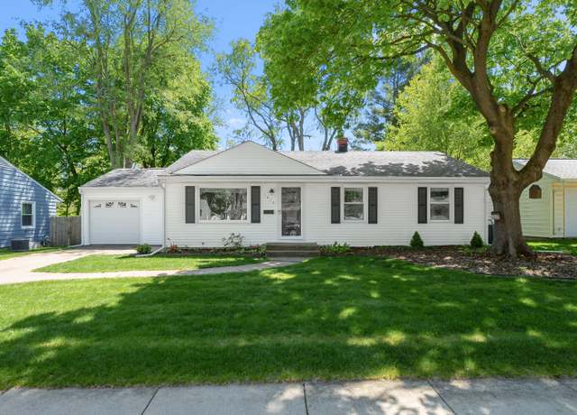 Property at 1013 Lynn Ave, Kalamazoo, MI 49008, 4 beds, 2 baths