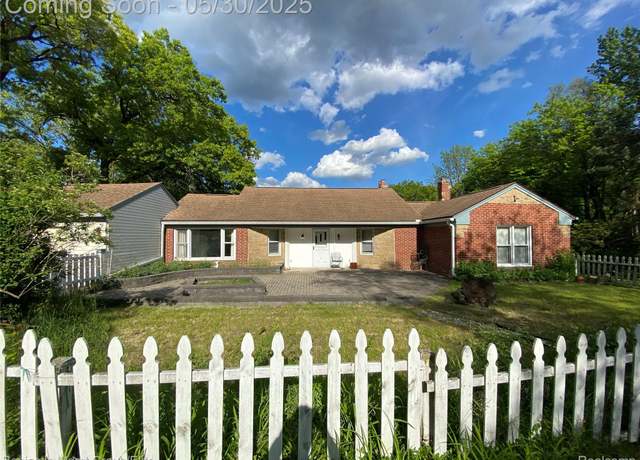 Property at 30430 Inkster Rd, Franklin, MI 48025, 2 beds, 2 baths