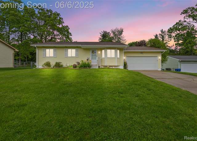 Property at 2413 Highfield Rd, Waterford, MI 48329, 3 beds, 2 baths