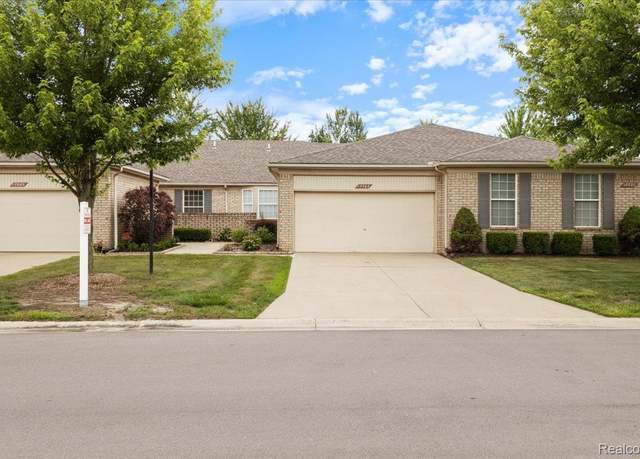 Property at 17703 Pleasant Valley Dr, Macomb, MI 48044, 2 beds, 2 baths
