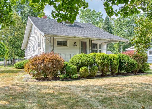 Property at 1207 W Oliver St, Owosso, MI 48867, 3 beds, 1 bath