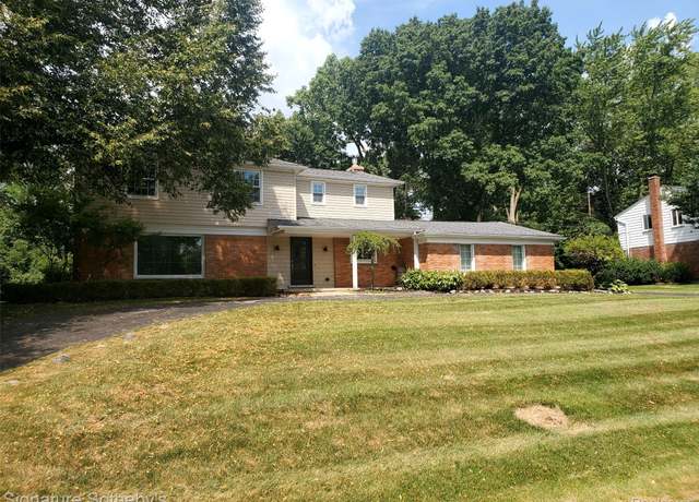 Property at 2200 Brenthaven Dr E, Bloomfield, MI 48304, 4 beds, 2.5 baths