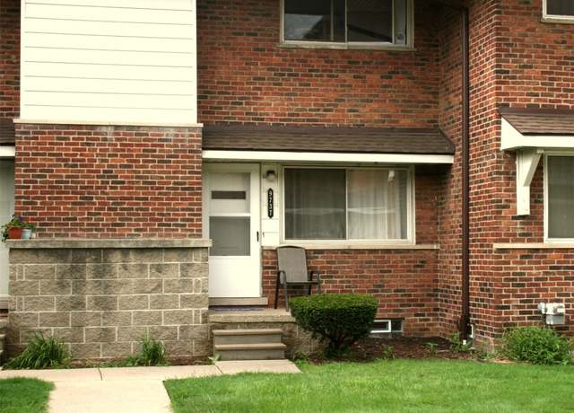 Property at 9737 Middlebelt Rd #12, Livonia, MI 48150, 2 beds, 1 bath