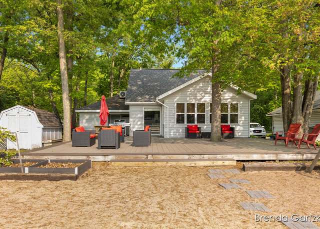 Property at 8570 Cochise Dr, Howard City, MI 49329, 3 beds, 2 baths