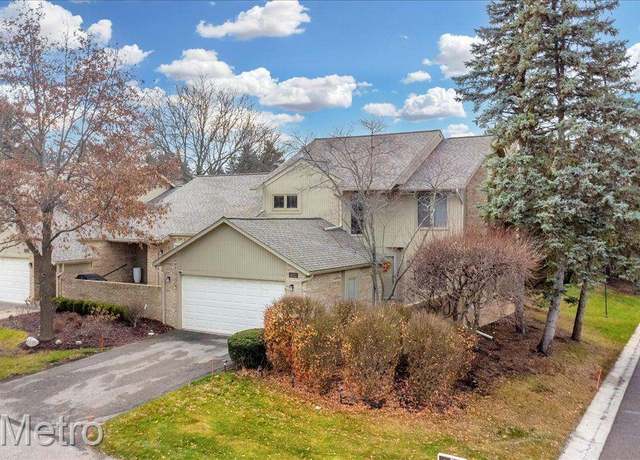 Property at 4013 Foxpointe Dr, West Bloomfield, MI 48323, 2 beds, 2.5 baths