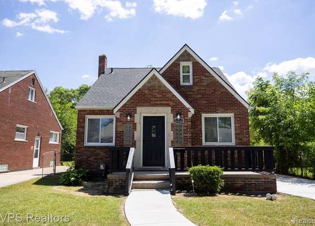 Property at 21212 Universal Ave, Eastpointe, MI 48021, 3 beds, 2.5 baths