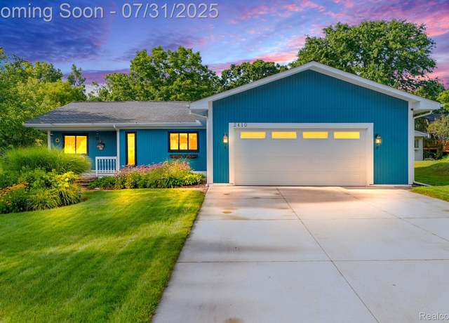 Property at 2410 Highfield Rd, Waterford, MI 48329, 3 beds, 2.5 baths