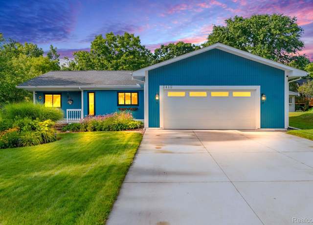 Property at 2410 Highfield Rd, Waterford, MI 48329, 3 beds, 2.5 baths