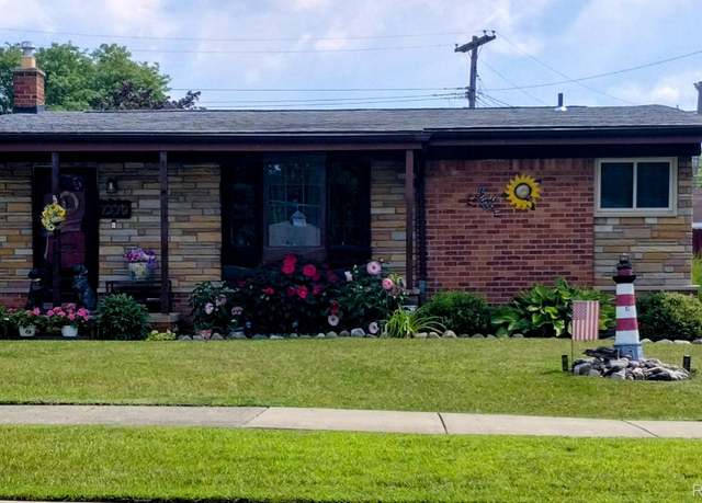 Property at 7370 Amboy St, Dearborn Heights, MI 48127, 3 beds, 1.5 baths