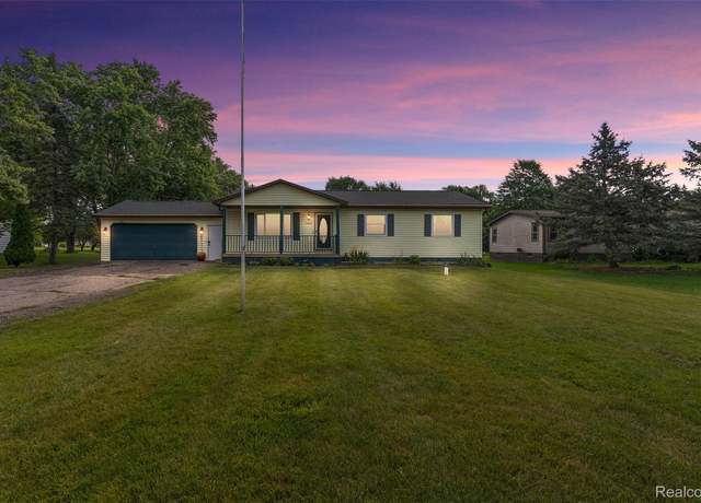 Property at 4303 Pratt Ave, Grand Blanc, MI 48439, 4 beds, 1.5 baths