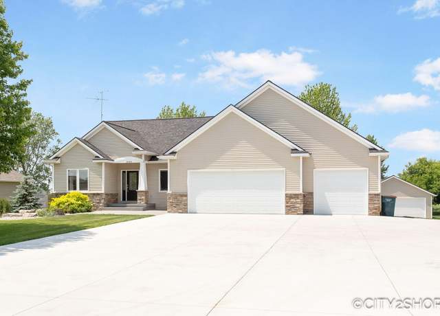 Property at 2669 Air Park Dr, Zeeland, MI 49464, 4 beds, 3.5 baths