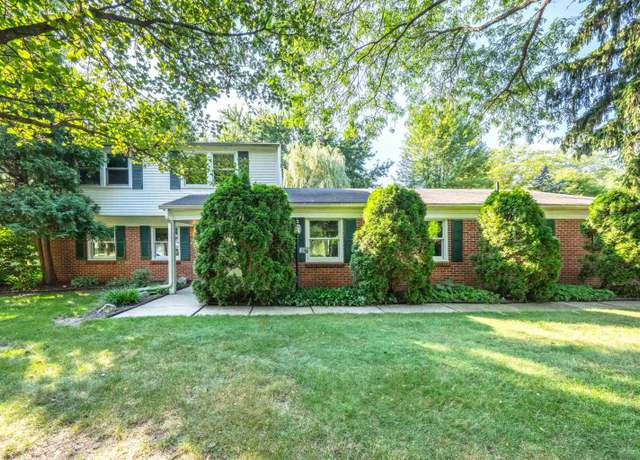 Property at 2700 Renshaw Dr, Troy, MI 48085, 4 beds, 2.5 baths