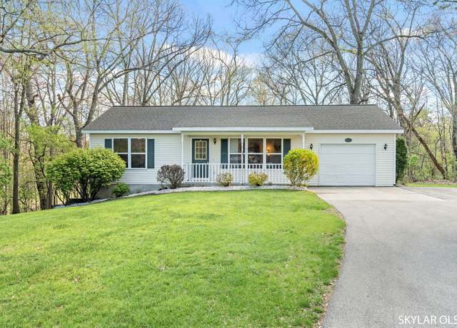 Property at 1894 4 Mile Rd NE, Grand Rapids, MI 49525, 3 beds, 2 baths
