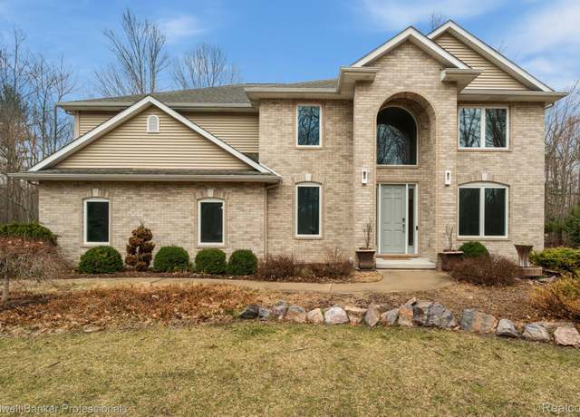 Property at 3455 E Shady Ridge Ln, Midland, MI 48642, 4 beds, 3.5 baths