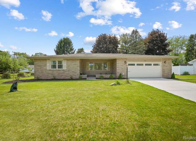 Property at 116 Surrey Rd, Saint Louis, MI 48880, 3 beds, 2 baths