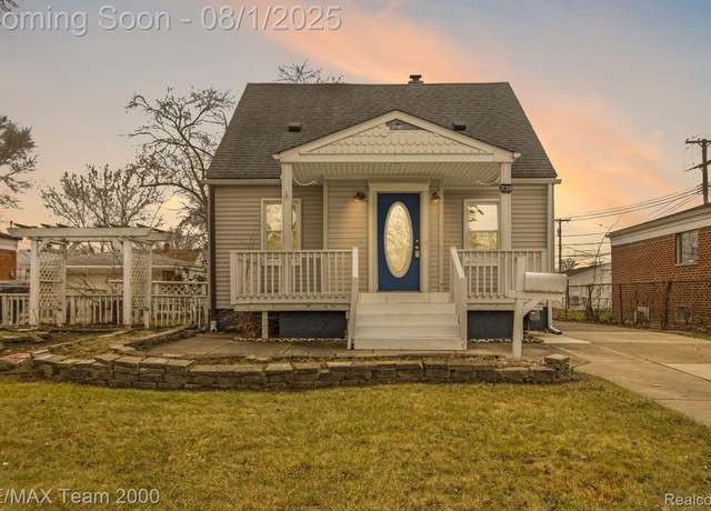 Property at 7139 Centralia St, Dearborn Heights, MI 48127, 3 beds, 2 baths