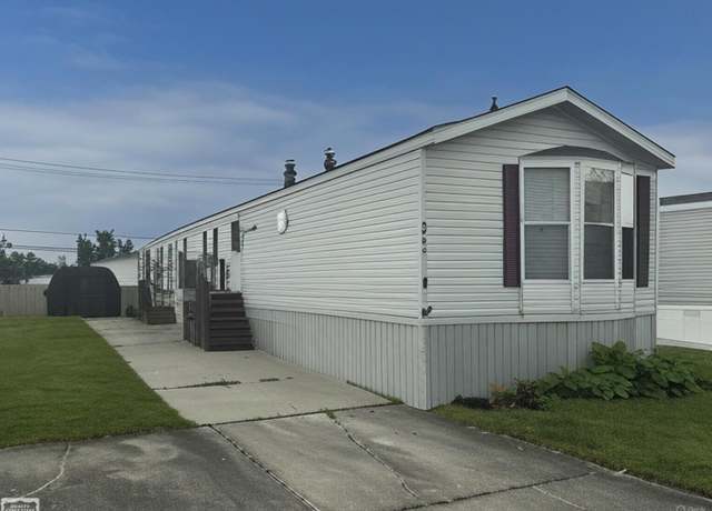 Property at 20456 Harmony Dr, Clinton Township, MI 48036, 3 beds, 2 baths