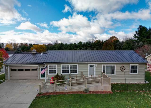 Property at 701 Peach Ln, Fremont, MI 49412, 3 beds, 2 baths
