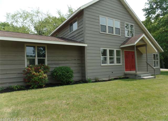 Property at 4572 Forest Ave, Waterford, MI 48328, 3 beds, 2 baths