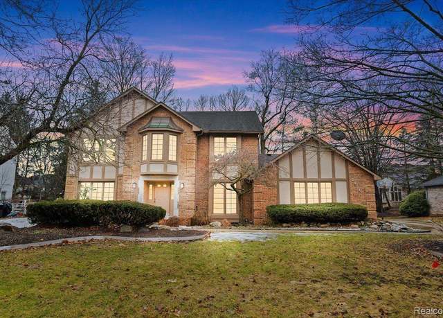 Property at 28947 Glenbrook Dr, Farmington Hills, MI 48331, 4 beds, 2.5 baths