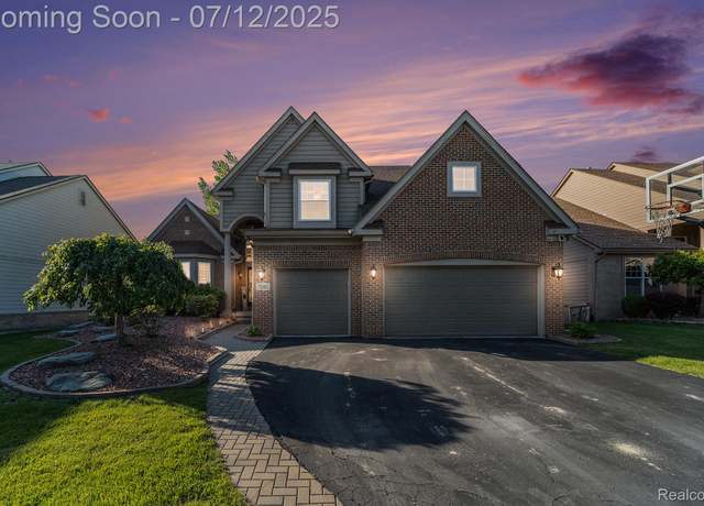 Property at 7590 Acorn Hill Ct, West Bloomfield, MI 48323, 4 beds, 3.5 baths
