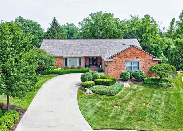 Property at 1692 Edinborough Dr, Rochester Hills, MI 48306, 3 beds, 2.5 baths