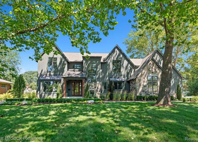 Property at 3570 Berkshire Drive Dr, Bloomfield Charter Township, MI 48301, 4 beds, 3.5 baths