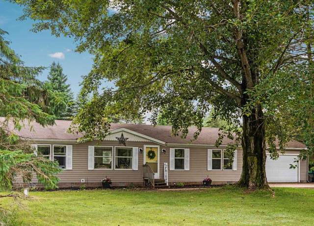 Property at 4242 E 46 Rd, Cadillac, MI 49601, 3 beds, 2 baths