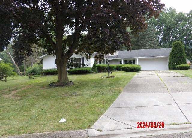 Property at 5325 N Dyewood Dr, Flint Charter Township, MI 48532, 3 beds, 2.5 baths