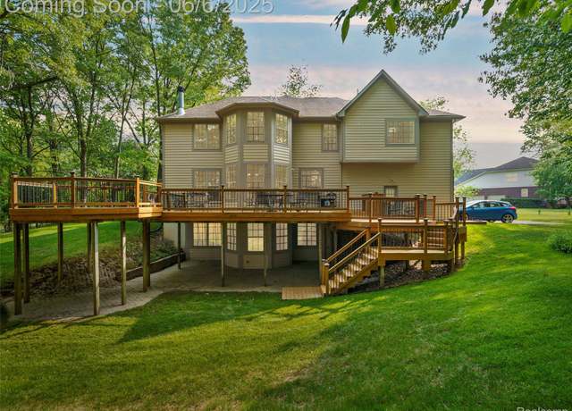 Property at 5412 Murray Ct, Waterford, MI 48327, 4 beds, 4.5 baths