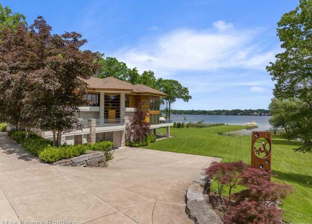 Property at 5295 Middlebelt Rd, West Bloomfield Charter Township, MI 48323, 6 beds, 7 baths