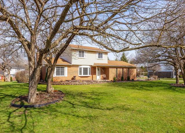 Property at 9722 Blauvelt Dr, Grosse Ile, MI 48138, 3 beds, 2.5 baths