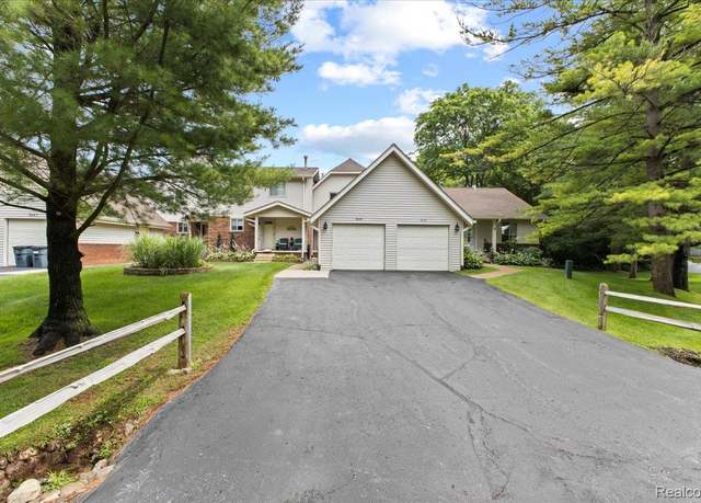 Property at 9099 Bavarian Way, Springfield Charter Township, MI 48348, 2 beds, 2.5 baths