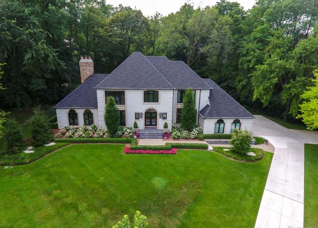 Property at 230 Chestnut Cir, Bloomfield Hills, MI 48304, 4 beds, 5 baths