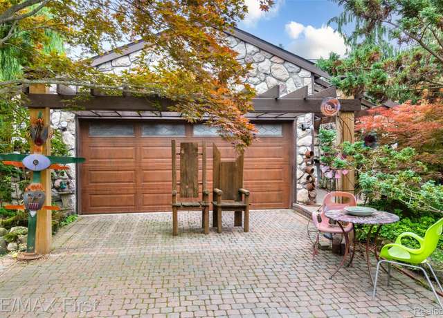 Property at 5236 Patrick Rd, West Bloomfield Charter Township, MI 48322, 3 beds, 2.5 baths