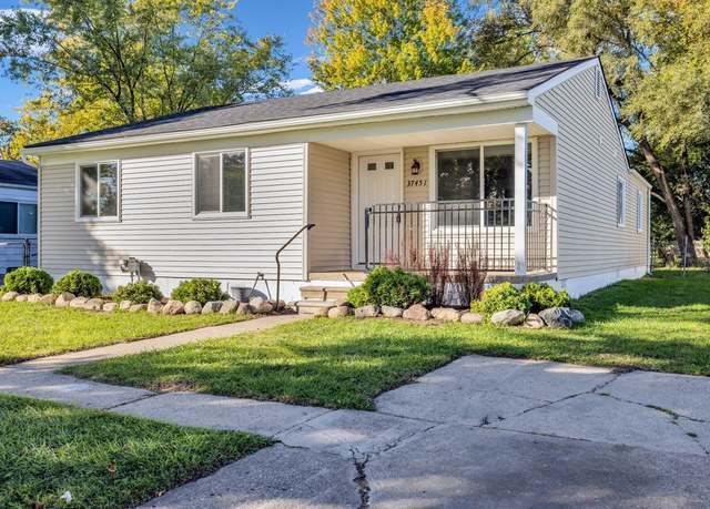 Property at 37451 Carpathia Blvd, Sterling Heights, MI 48310, 5 beds, 2 baths